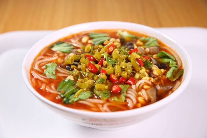 A4. 泡椒酸辣鸡杂米线 Classic Pickled Pepper Chicken Giblets Rice Noodle